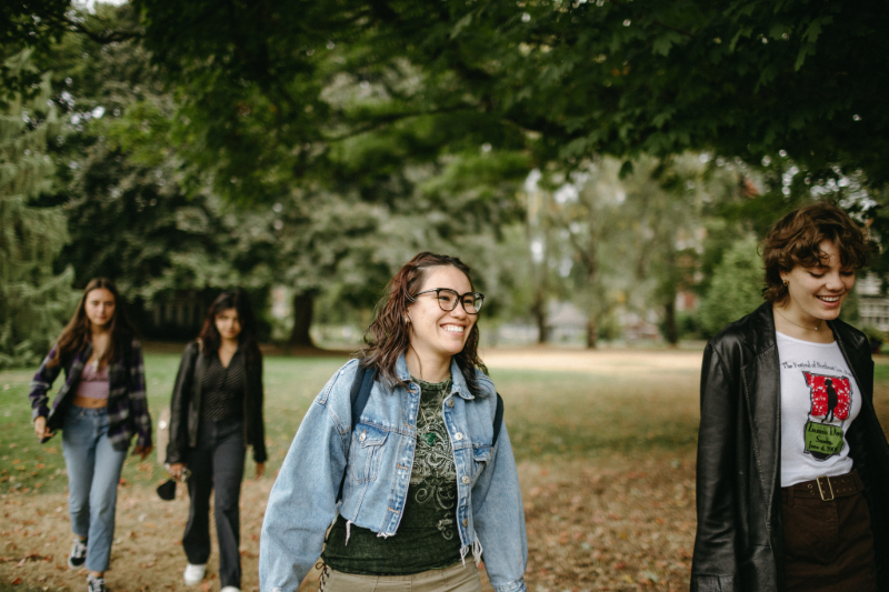 Students walking on path with trees at Reed